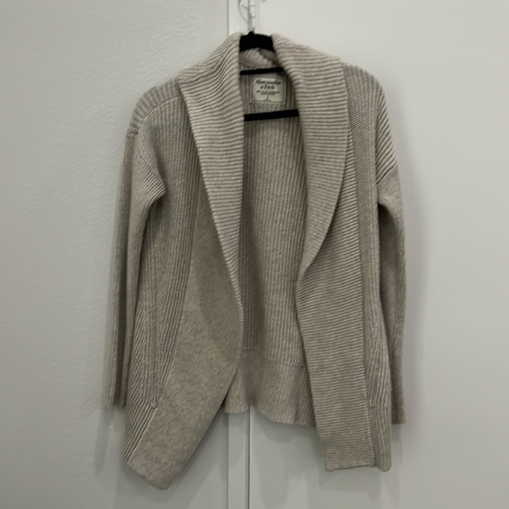 ✨Abercrombie cardigan